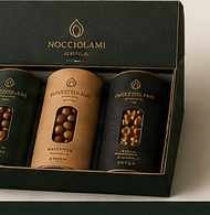 Box Regalo Sentila® Classic Collection — Nocciolami Box Regalo Sentila Classic Collection Nocciolami — tre astucci 200 g Nocciole, Mandorle, Noci